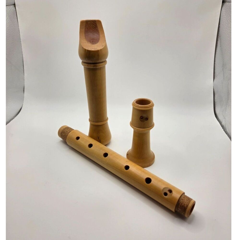 Küng Alto Recorder Pearwood 3-Piece Swiss Made Wood 18.5" w/ Case & Brushes - Picture 4 of 11